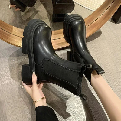 Aria™ - Schwarze Lederstiefel