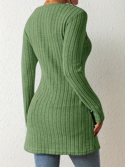 Indy™ - Asymmetrisches Top mit Knöpfen und Rippenstruktur