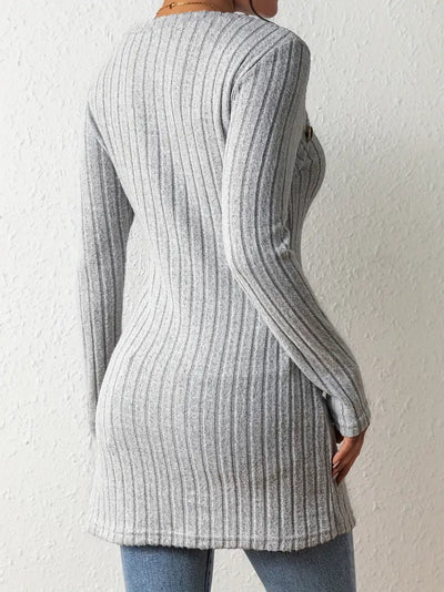Indy™ - Asymmetrisches Top mit Knöpfen und Rippenstruktur