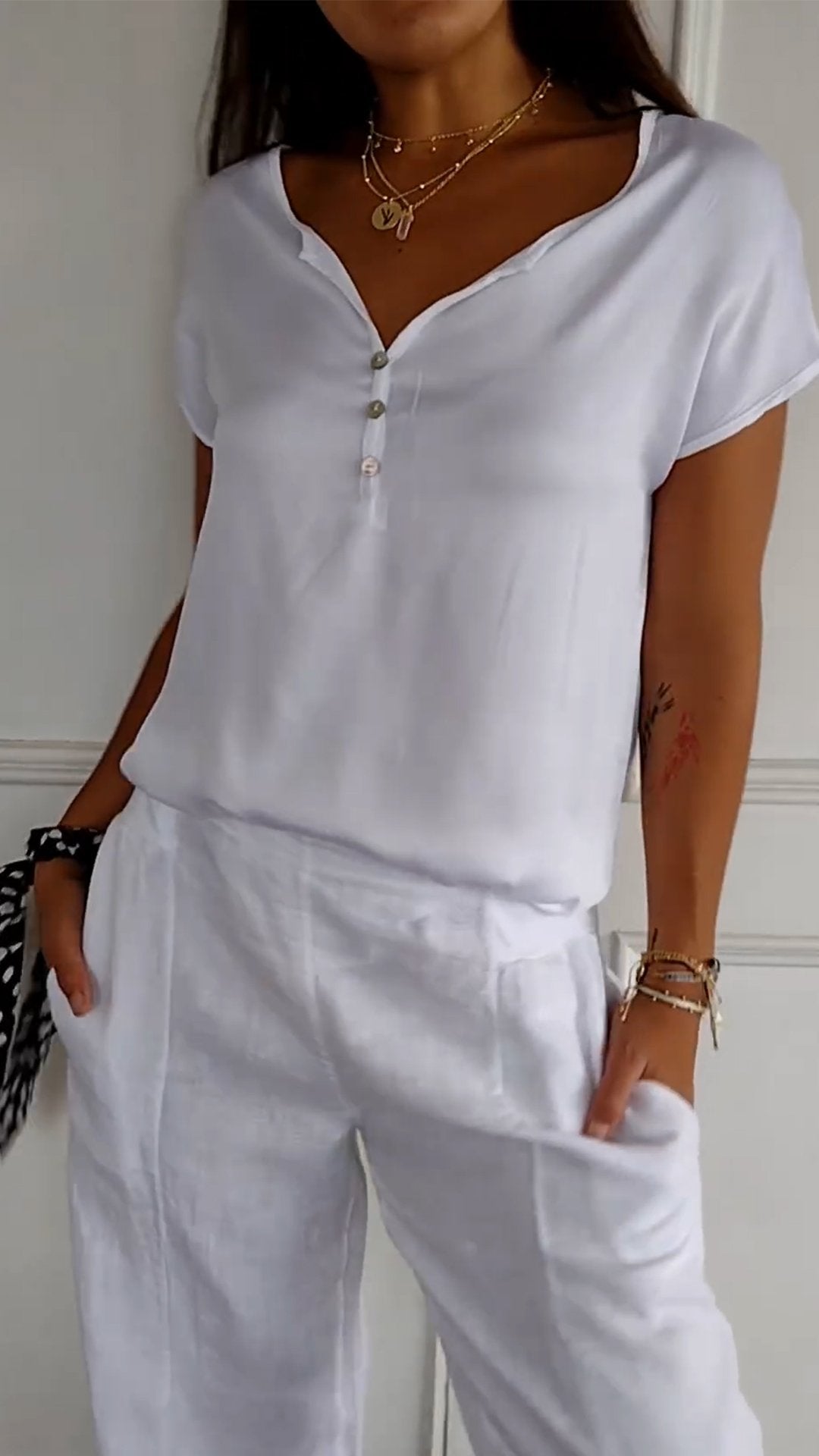 Marisa™ - V-Ausschnitt-T-Shirt in lässiger Eleganz